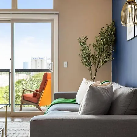 The Catalina: Riverwalk Loft W/ Private Balcony